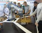 сеанс одновременной игры в шахматы гимназистов и робота